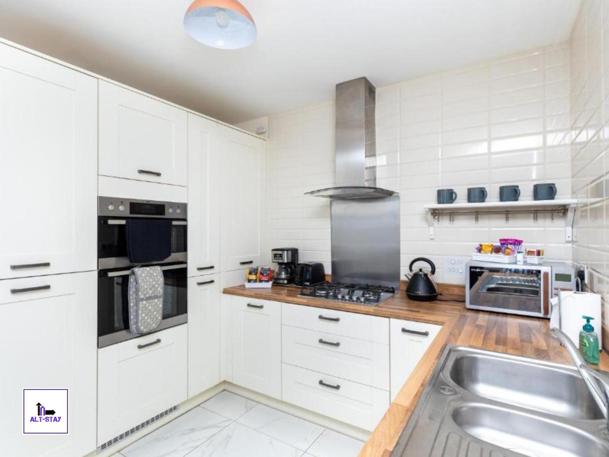 4 Bed 3 Bath - Kirkstall House By Alt-Stay Accommodation - Ideal For Contractors & Remote Workers - Long Stays Welcome Wakefield Exterior foto